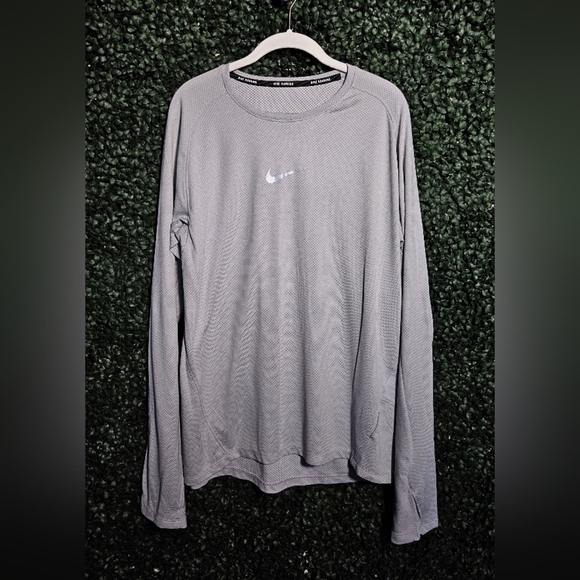 Nike Other - Nike Men's Light Gray Long Sleeve Tee